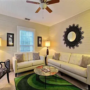 https://forsyth-park-west-carriage-house.top-hotels-in-savannah.com