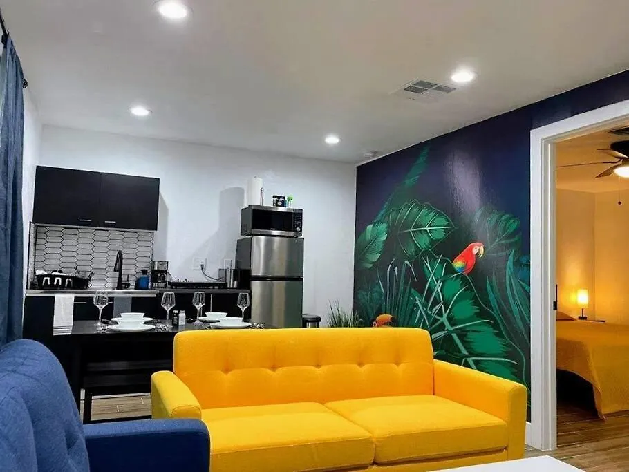 Phoenix Retreat - 1 Bedroom King Suite With 2 Smart Tvs - 10 Min From Airp - Unit B 別荘